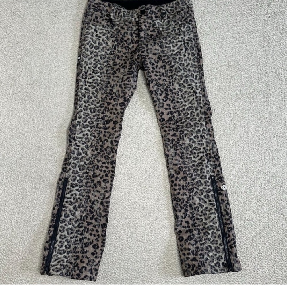 686 Skinny fit Ski Pants Size Small Animal Print Waterproof
